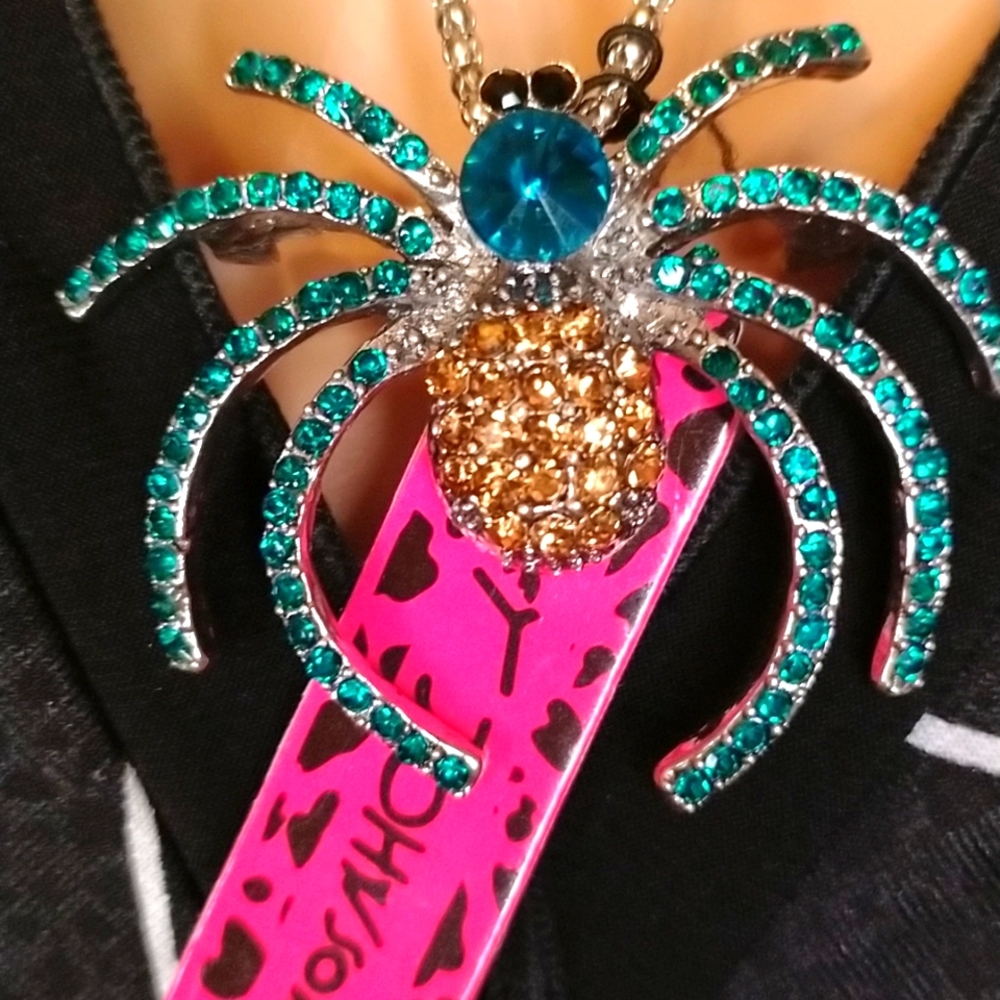 🕷️Gorgeous turquoise and gold crystal spider pendant pin on a 28" chain